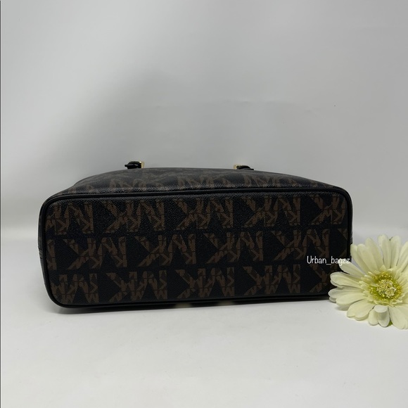 Michael Kors JST Medium Carryall Tote - Picture 5 of 7